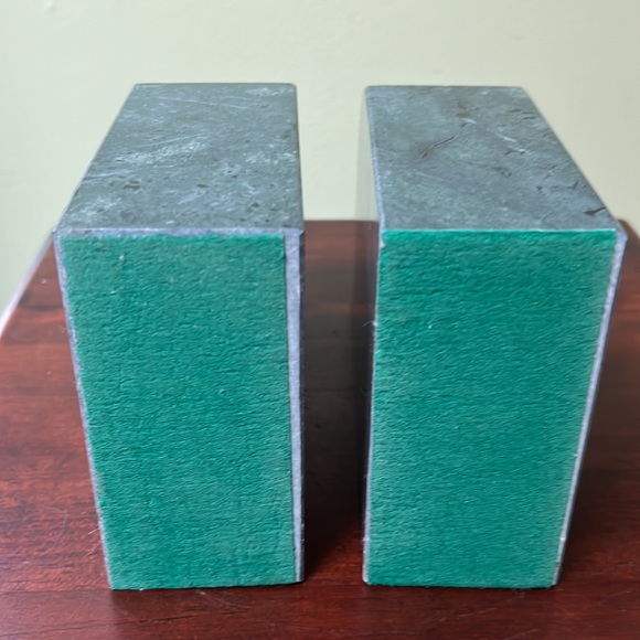 Green Marble Bookends with Gold Plated Scales of Justice - Picture 9 of 10